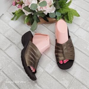 Skechers Metallic Bronze Slide Sandals